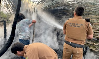 CONSELHEIRO MAIRINCK : INCÊNDIO no bairro DER é contido com a ajuda de Policiais.