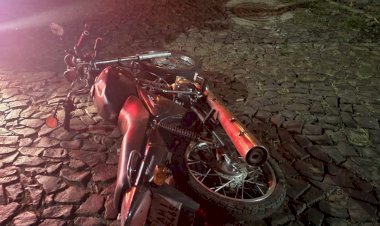 IBAITI: Motoqueiro foge da PM, cai durante perseguição e abandona veículo em Ibaiti