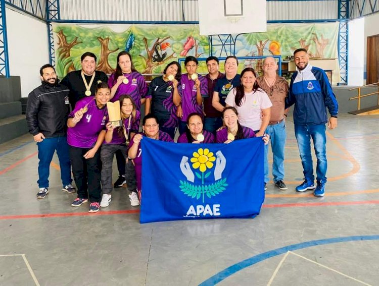 APAE DE JAPIRA VENCE CAMPEONATO ESTADUAL DE FUTSAL FEMININO NA CIDADE DE PATO BRANCO
