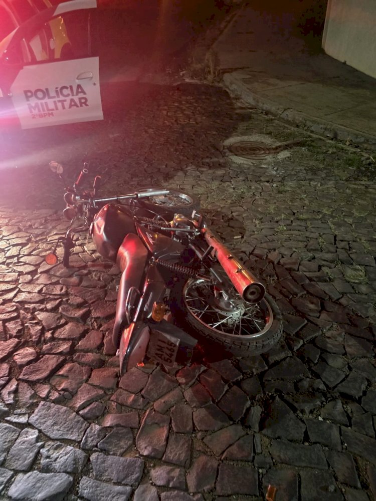IBAITI: Motoqueiro foge da PM, cai durante perseguição e abandona veículo em Ibaiti